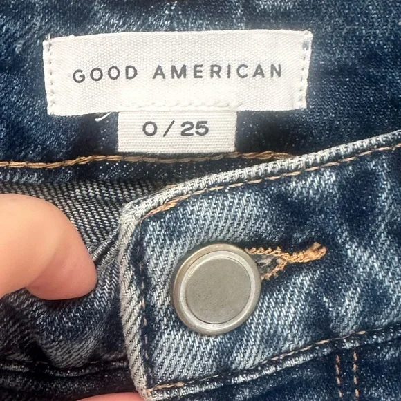 Good American factory distressed shorts size 0 NWOT - Picture 2 of 4